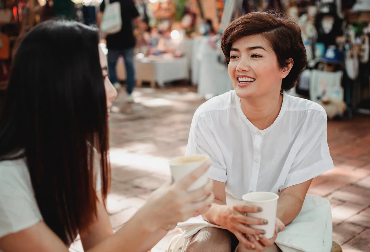 Two professionals having a meaningful conversation at a networking event